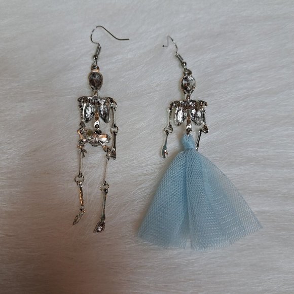 Creative Skeleton Earrings - Picture 2 of 3